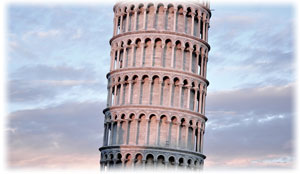 Der schiefe Turm von Pisa bei Tageslicht.