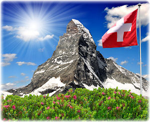 Blick auf das Matterhorn von der Schweizer Seite mit der Schweizer Flagge.