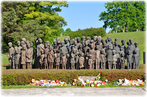Die vielen Statuen von Kindern an der Gedenkstätte Lidice.